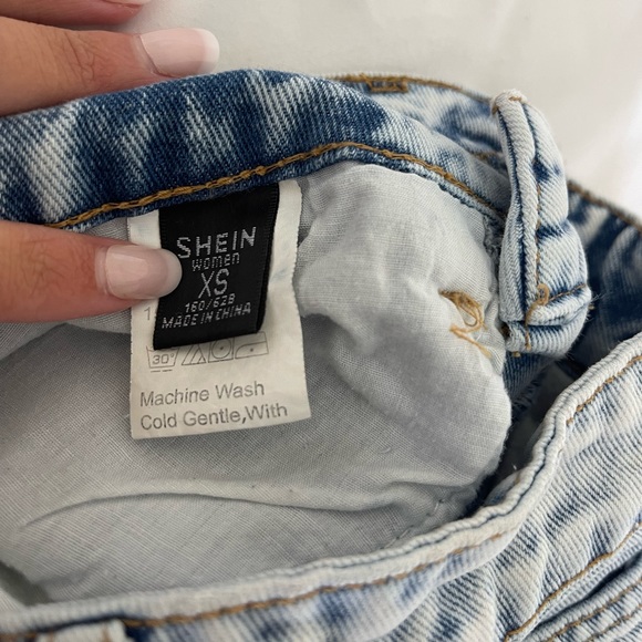 Light wash jeans - Picture 2 of 5